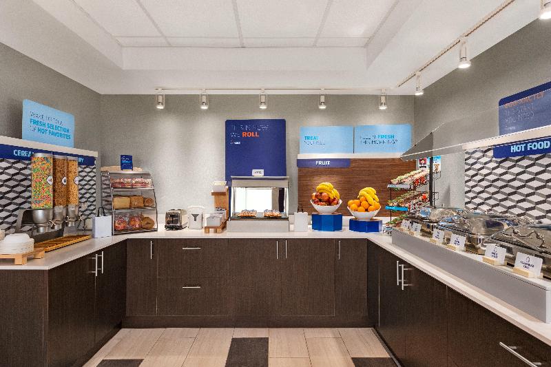 هتل Holiday Inn Express & Suites Denver Airport, An Ihg