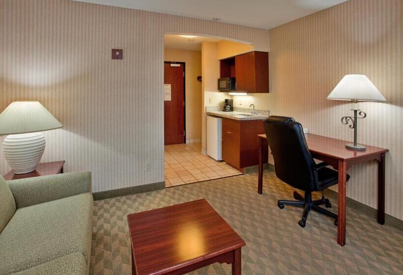 호텔 Holiday Inn Express & Suites Lansingleavenworth