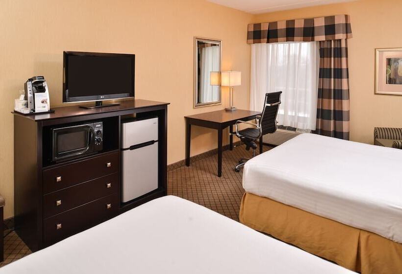 Отель Holiday Inn Express Lewisburg   New Columbia, An Ihg