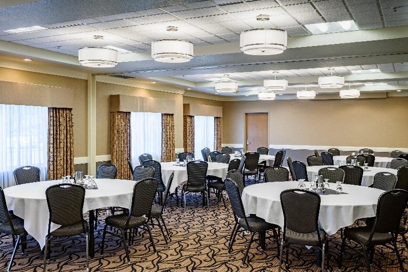 هتل Hampton Inn Pullman