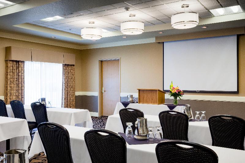 هتل Hampton Inn Pullman