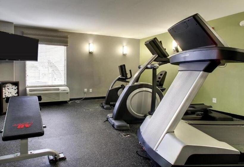 בית מלון כפרי Holiday Inn Express & Suites Jackson Downtown   Coliseum, An Ihg