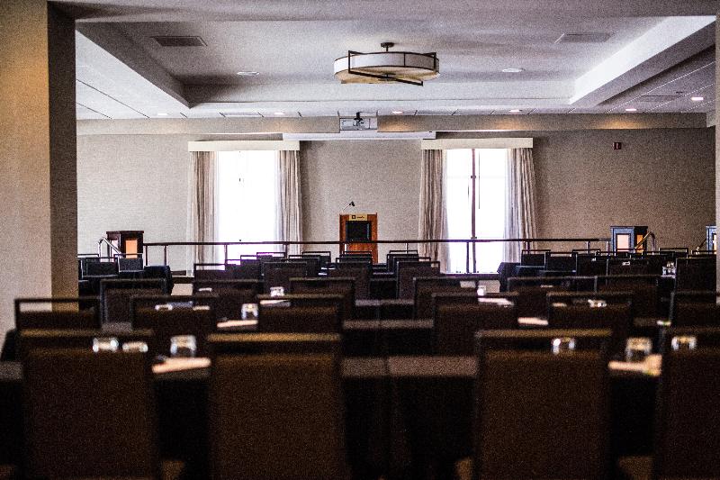 هتل Holiday Inn Rapid City   Rushmore Plaza, An Ihg
