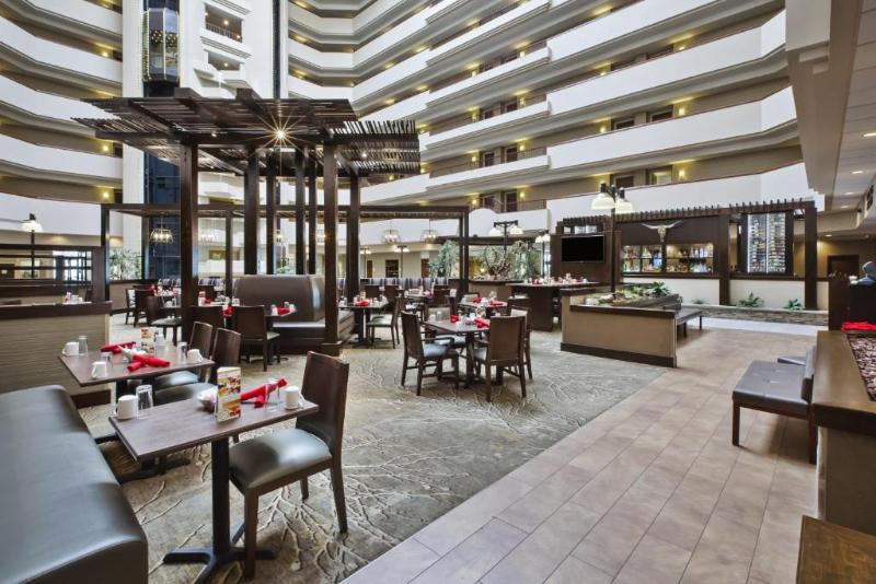 هتل Holiday Inn Rapid City   Rushmore Plaza, An Ihg