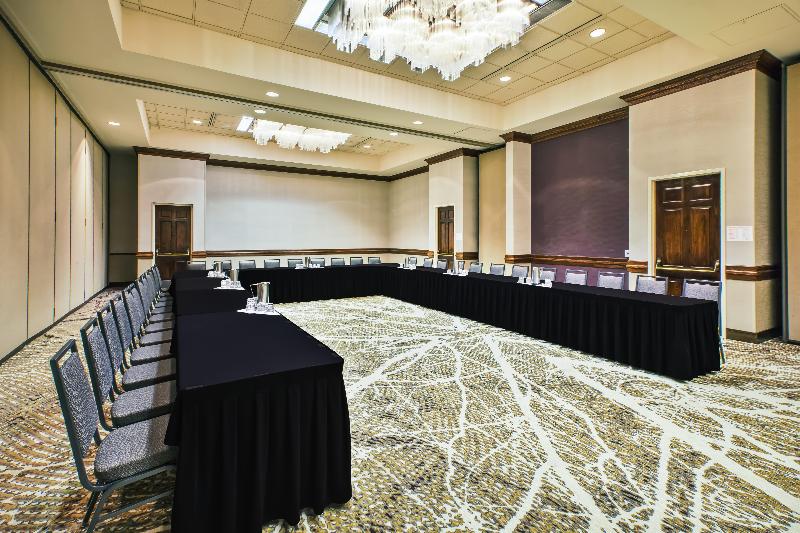 هتل Holiday Inn Rapid City   Rushmore Plaza, An Ihg