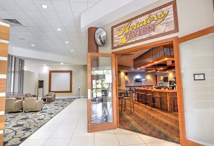 هتل Holiday Inn St. Petersburg N   Clearwater, An Ihg
