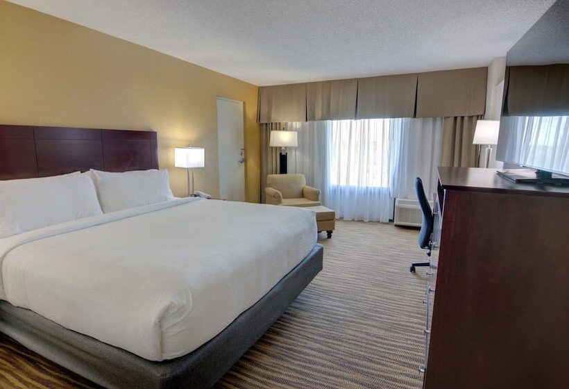 هتل Holiday Inn St. Petersburg N   Clearwater, An Ihg