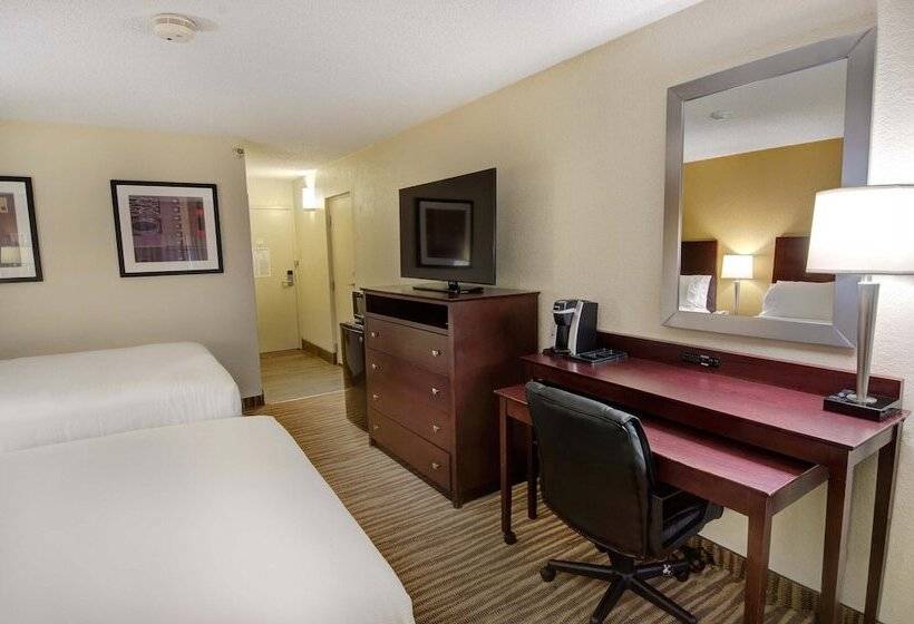 هتل Holiday Inn St. Petersburg N   Clearwater, An Ihg