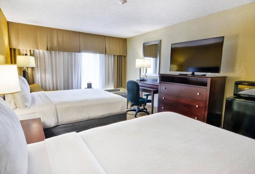 هتل Holiday Inn St. Petersburg N   Clearwater, An Ihg