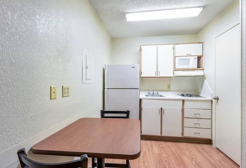 בית מלון כפרי Hometowne Studios By Red Roof Dallas   North Addison   Tollway