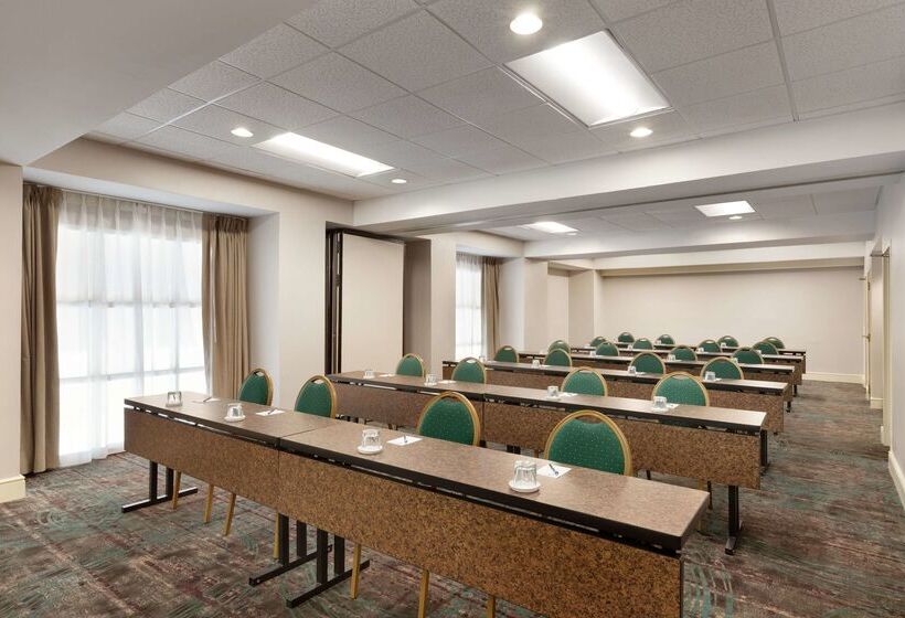 هتل Homewood Suites By Hilton St. Petersburg Clearwater