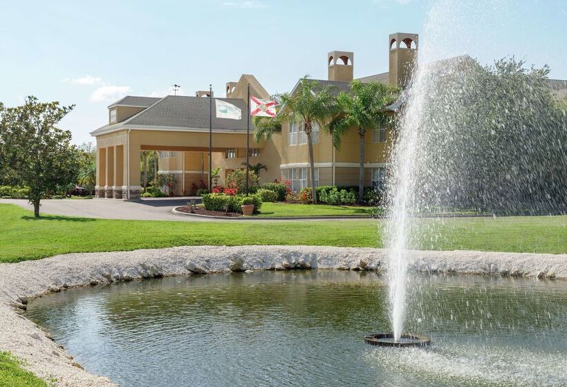 هتل Homewood Suites By Hilton St. Petersburg Clearwater