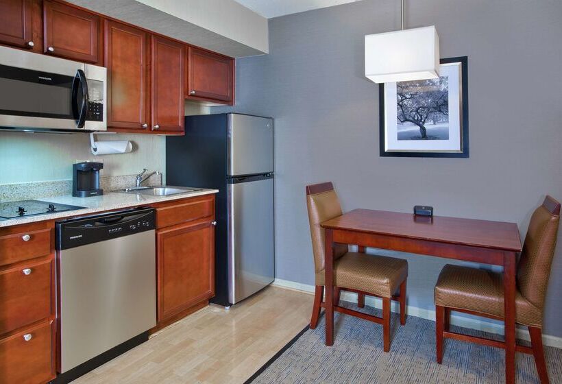 هتل Homewood Suites By Hilton Daytonfairborn