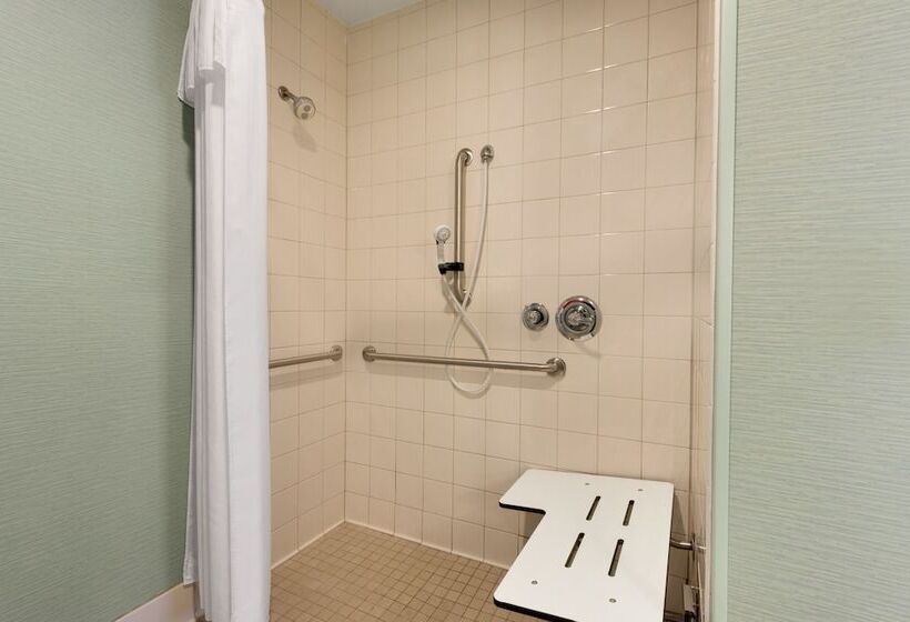 هتل Homewood Suites By Hilton Grand Rapids
