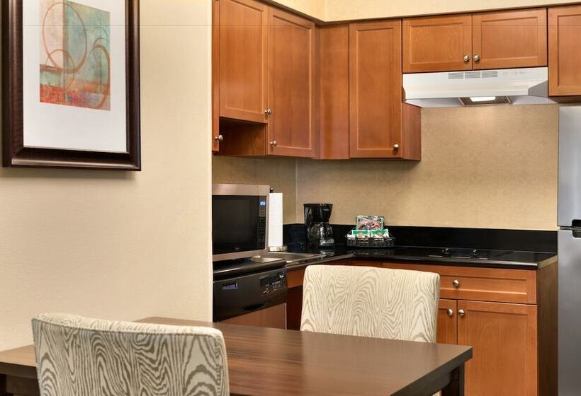 هتل Homewood Suites By Hilton Grand Rapids