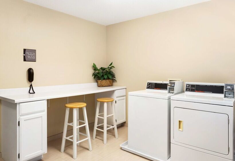 호텔 Homewood Suites Toledo Maumee