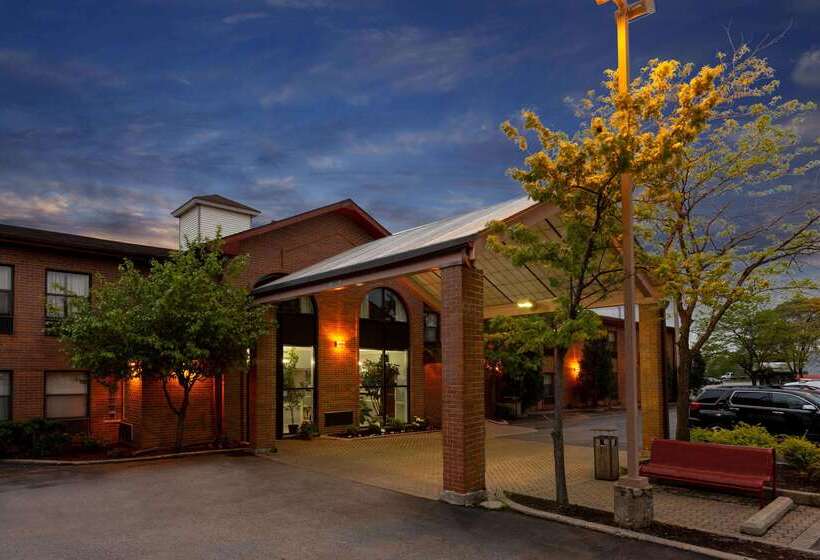 ホテル Howard Johnson By Wyndham Waukegan Great Lakes