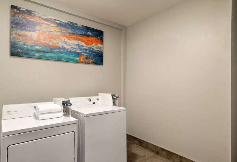 هتل La Quinta By Wyndham Salem Or