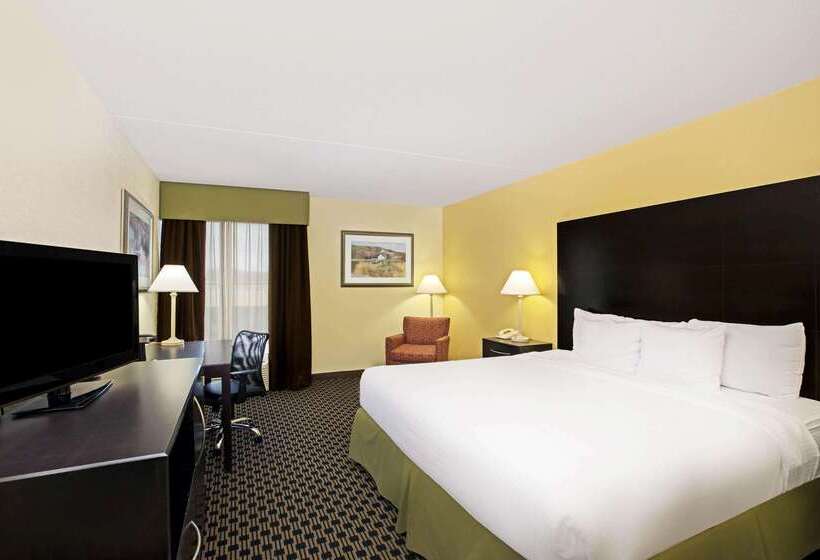 هتل La Quinta Inn & Suites By Wyndham Salina