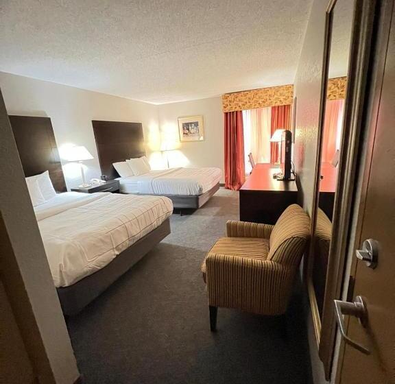 Отель La Quinta Inn & Suites By Wyndham Salina