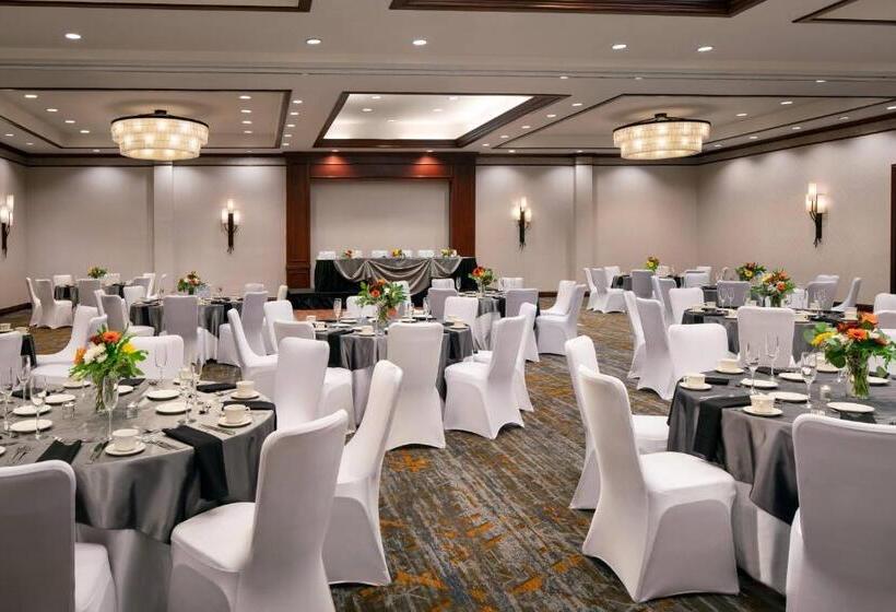 בית מלון כפרי Marriott Riverside At The Convention Center