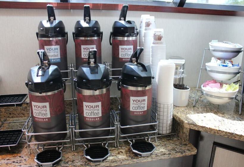 هتل Fairfield By Marriott Inn & Suites Madison South