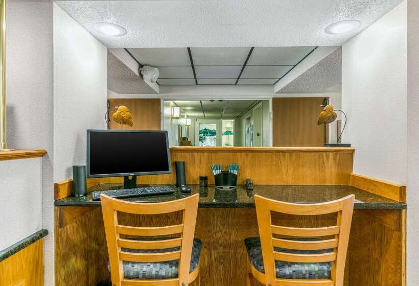 هتل Quality Inn Near Monument Health Rapid City Hospital