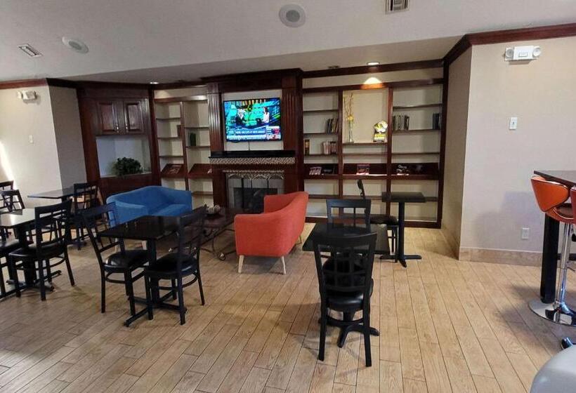 هتل Quality Inn & Suites Columbia I70