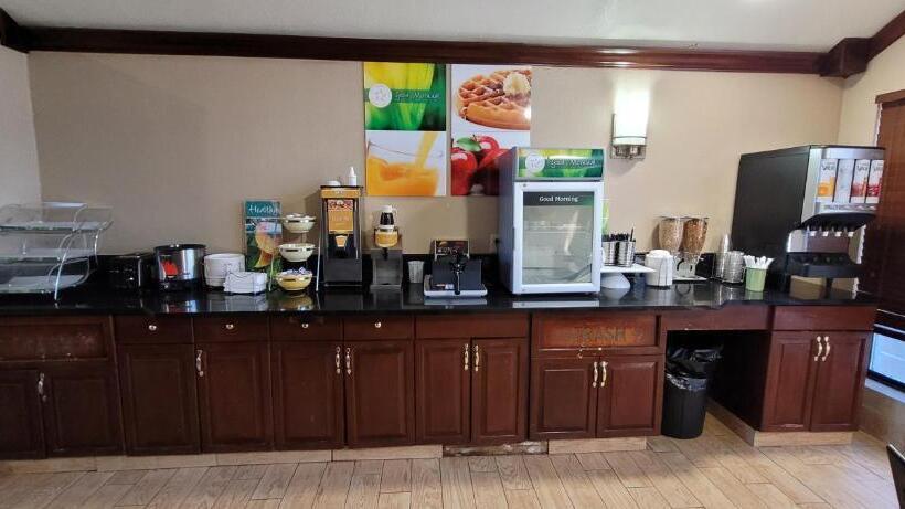 هتل Quality Inn & Suites Columbia I70