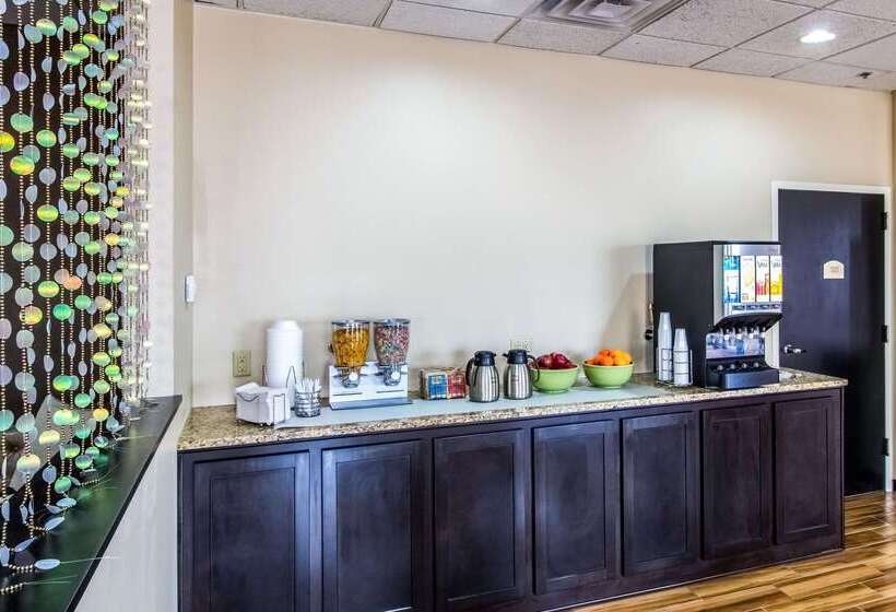 هتل Quality Inn & Suites Moline  Quad Cities