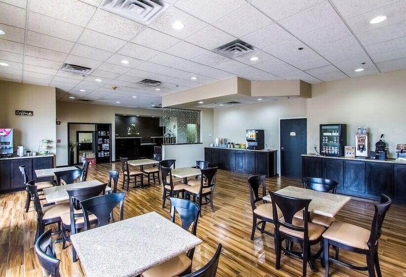 هتل Quality Inn & Suites Moline  Quad Cities