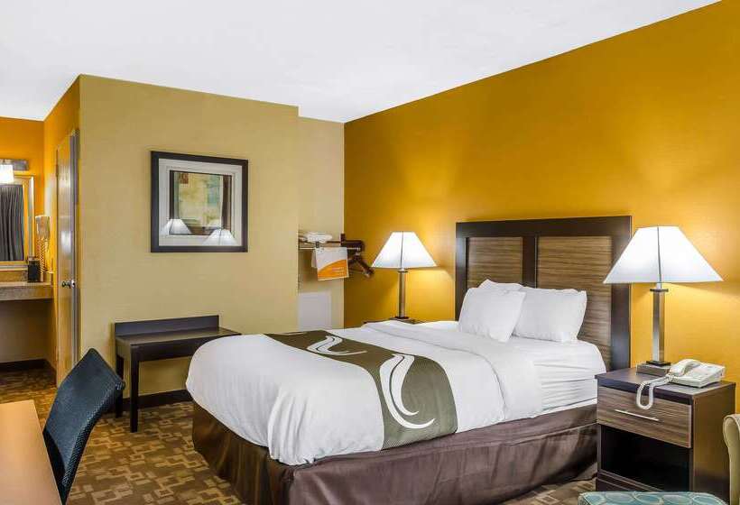בית מלון כפרי Quality Inn University Area