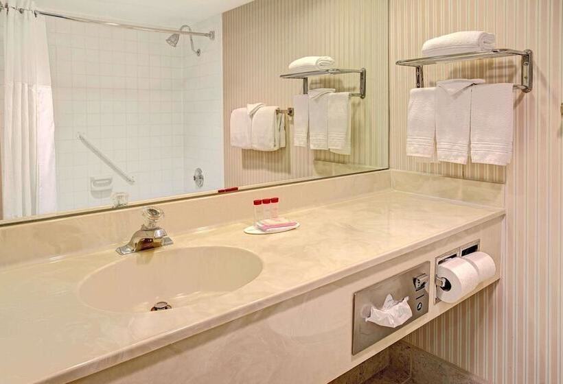 Отель Four Points By Sheraton Englewood