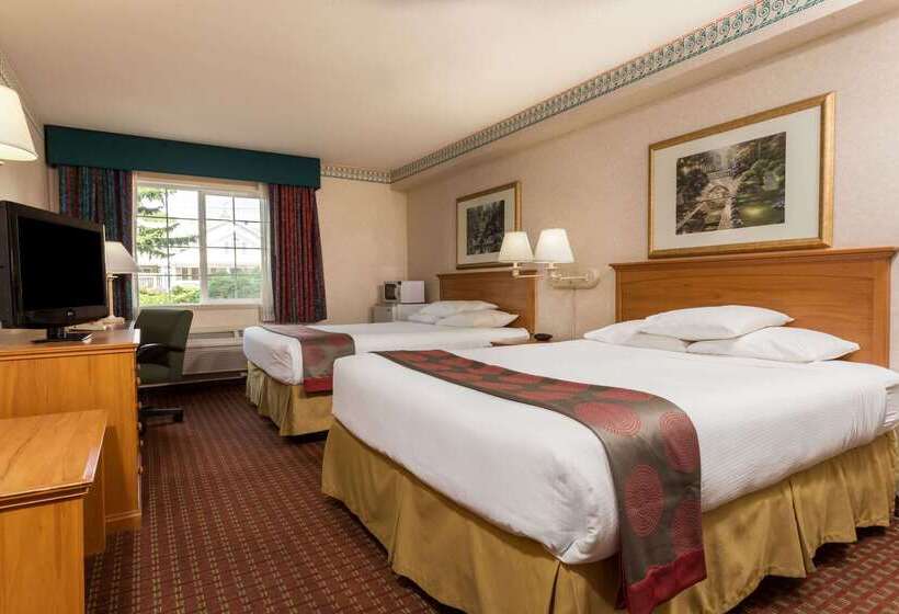 Hotel Ramada By Wyndham Portland