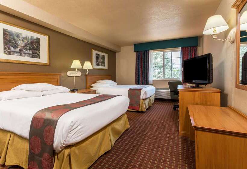 هتل Ramada By Wyndham Portland