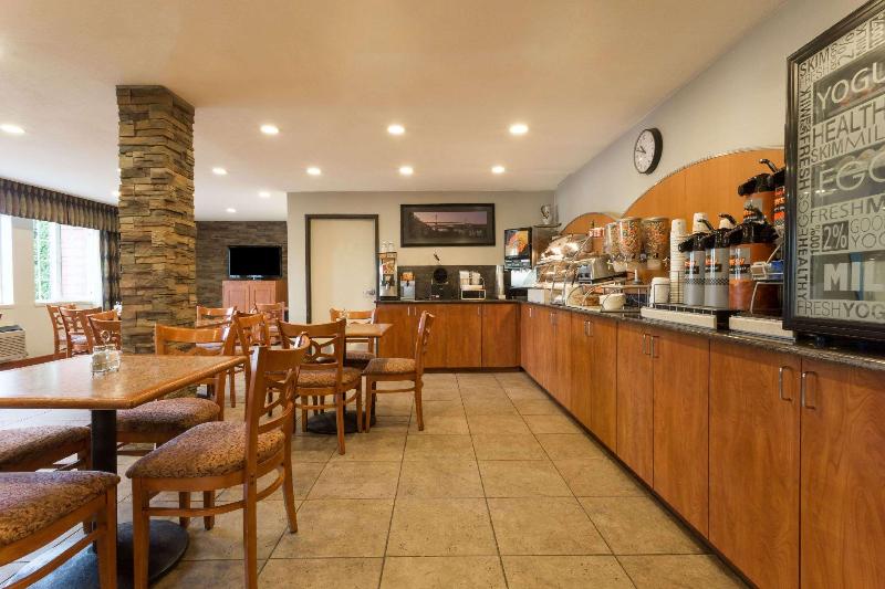هتل Ramada By Wyndham Portland