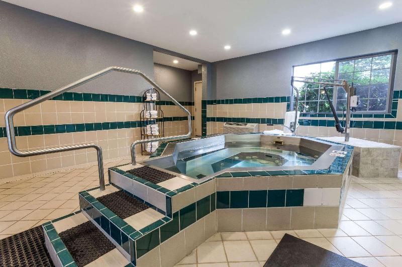 هتل Ramada By Wyndham Portland