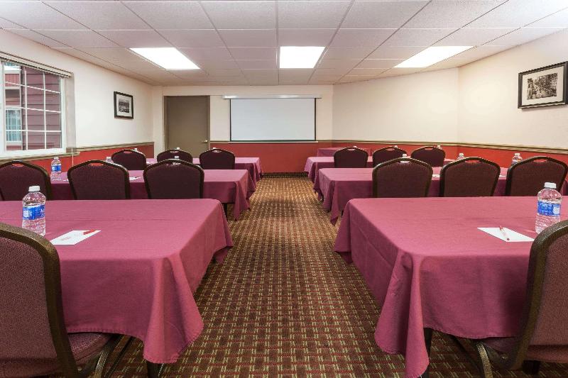 هتل Ramada By Wyndham Portland