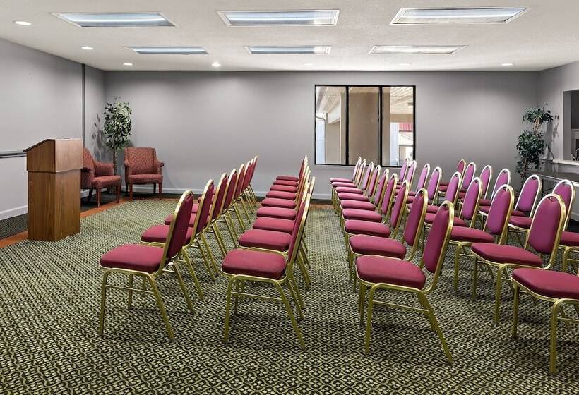 فندق Red Roof Inn & Suites Monroe, Nc