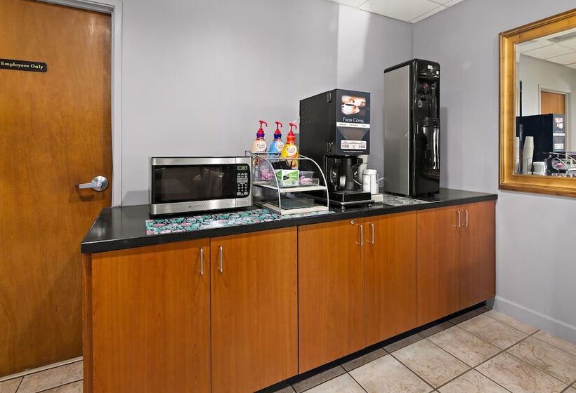 هتل Red Roof Inn & Suites Monroe, Nc