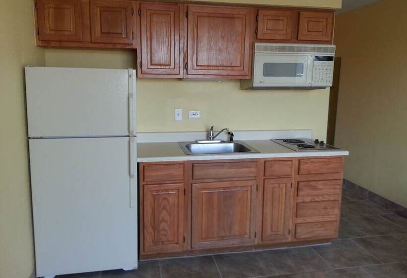 בית מלון כפרי Economy Inn & Suites Shreveport