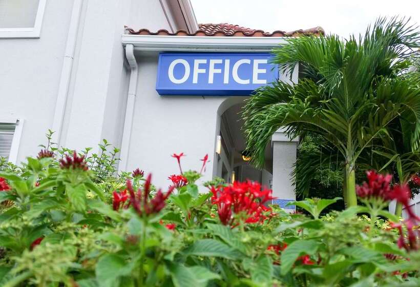 فندق Studio 6west Palm Beach, Fl