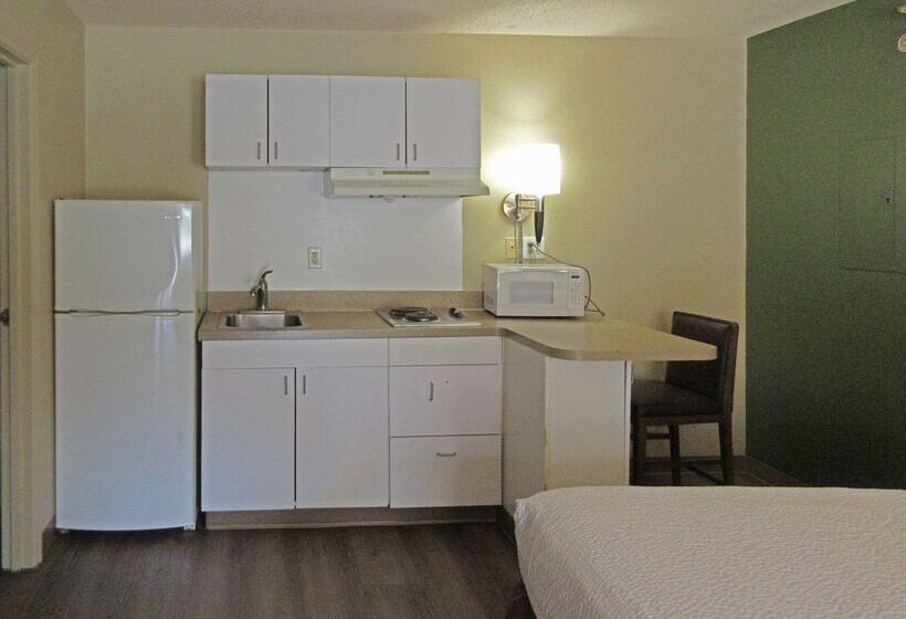 בית מלון כפרי Suburban Studios Raleigh   Crabtree Valley