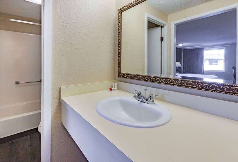 فندق Travelodge By Wyndham Monroe