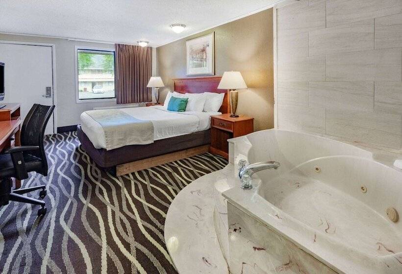 هتل Travelodge By Wyndham Monroe
