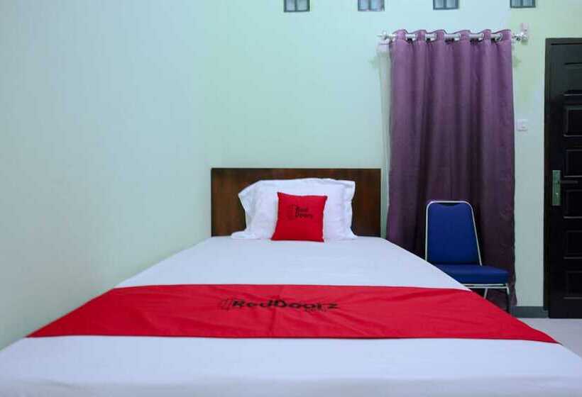 هتل Reddoorz Near Universitas Cokroaminoto Palopo