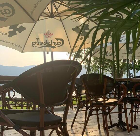 Riviera By Queens Hotel And Resort