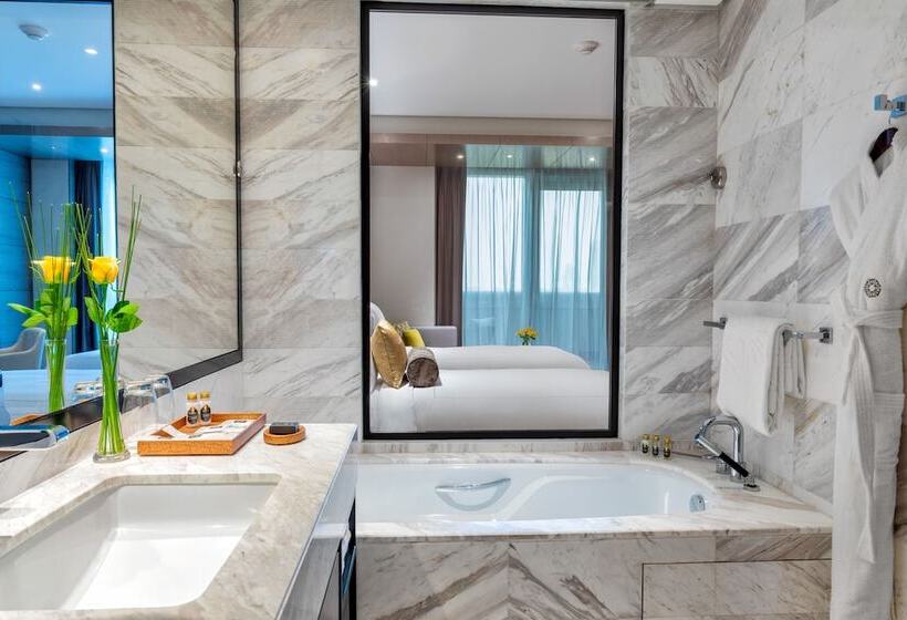 هتل Taj Jumeirah Lakes Towers