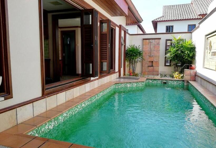 هتل Wonderland Private Chalet Port Dickson
