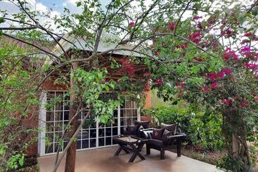 هتل Olerai Lodge